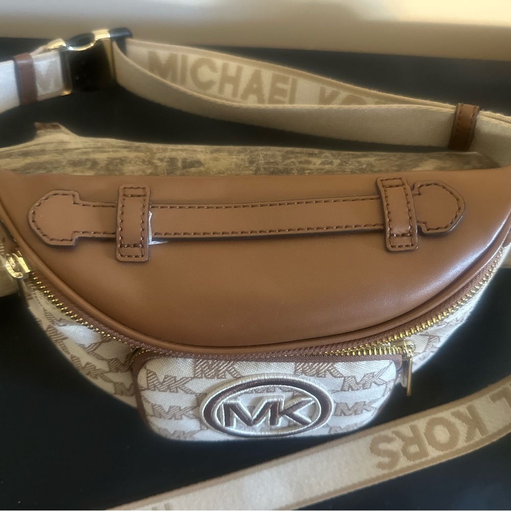 Michael Kors Tan and Cream Logo Belt/Fanny Bag - Picture 3 of 6